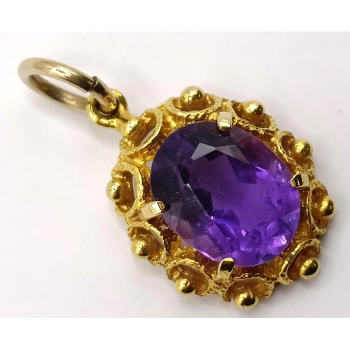 748 - An amethyst and yellow metal pendant