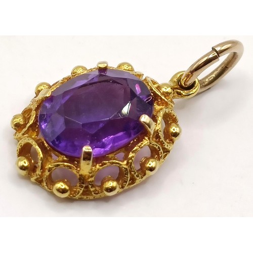 748 - An amethyst and yellow metal pendant