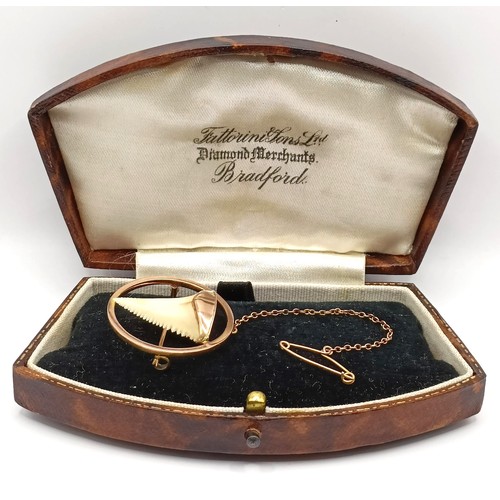 750 - A 9ct gold and shark's tooth brooch, in a vintage jewellery box