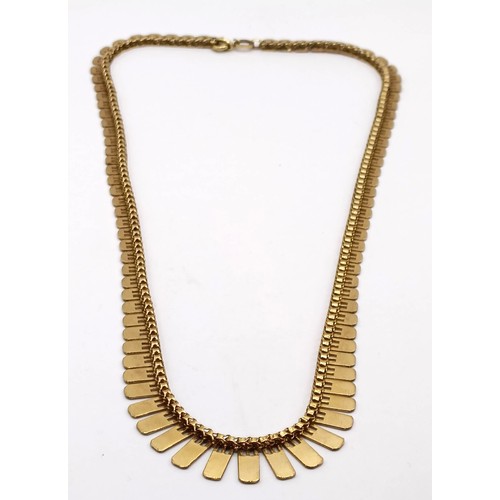 747 - A 9ct gold necklace, 17.1 g