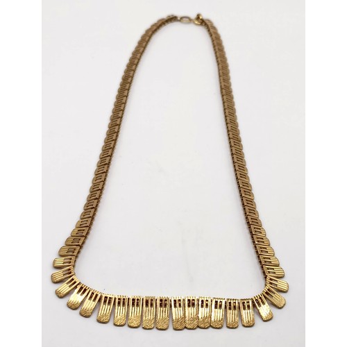 747 - A 9ct gold necklace, 17.1 g