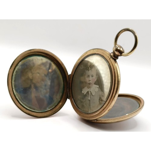 808 - Photographic Interest: An unusual mid Victorian memorial brooch, with two hinged covers, one reveali... 