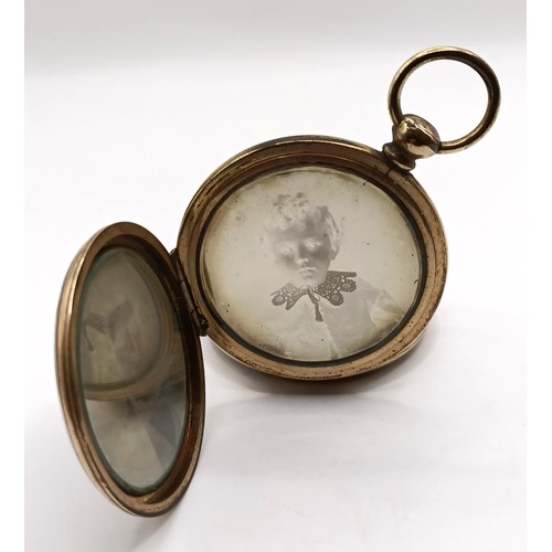 808 - Photographic Interest: An unusual mid Victorian memorial brooch, with two hinged covers, one reveali... 