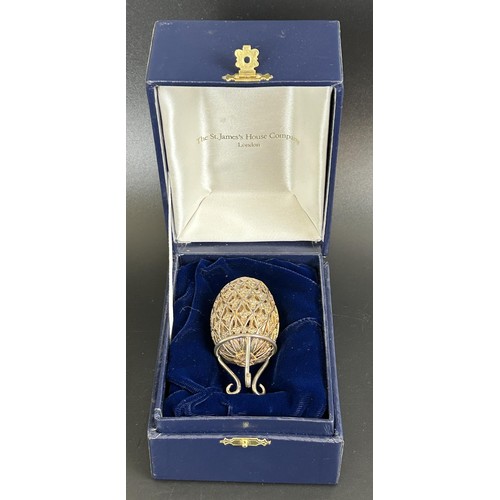 288 - An Elizabeth II silver and silver gilt egg on stand, The St James House Co, London 1979, 3.4 ozt, 7.... 