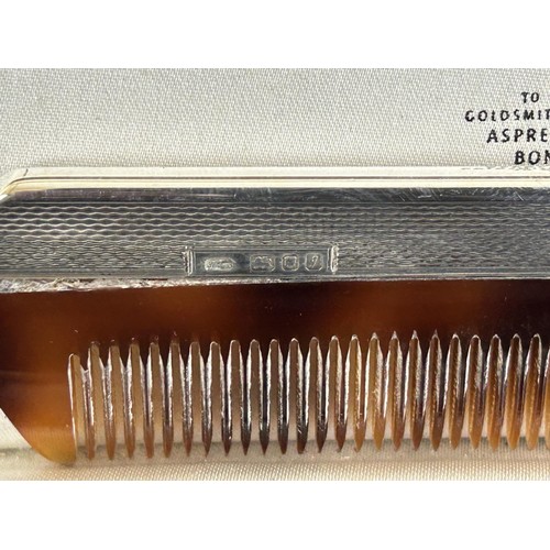 317 - An Elizabeth II silver brush and comb, London 1982/1983, in a fitted Apsrey box