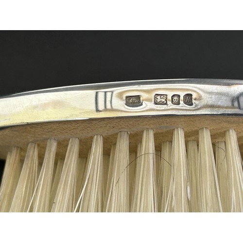 317 - An Elizabeth II silver brush and comb, London 1982/1983, in a fitted Apsrey box