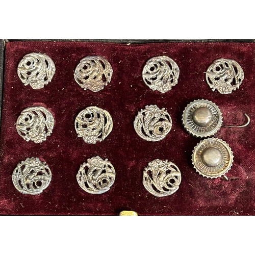 384 - A set of nine Art Nouveau silver buttons, Birmingham 1901, cased