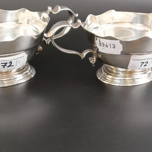 72 - A pair of George II silver sauce boats, William Paradise, London 1729, 18.3 ozt, 7.5 cm high (2)