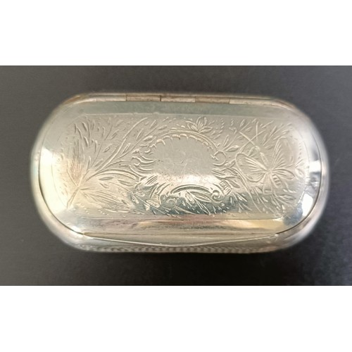 207 - A 19th century French snuff box, with engraved decoration, 1.4 ozt, 7.5 cm wide