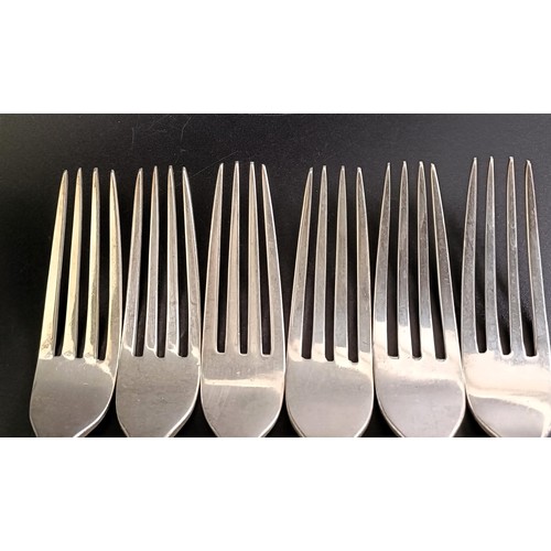 117 - A set of six George VI silver Old English pattern forks, Sheffield 1946, 14.0 ozt (6)