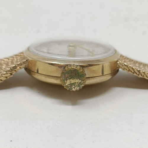 910 - A ladies 9ct gold Tissot wristwatch, 16.2 g all in