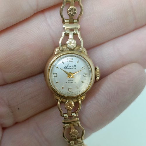 917 - A ladies 9ct gold Accurist wristwatch, 13.0 g (all in)