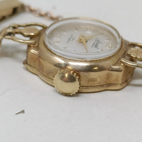 917 - A ladies 9ct gold Accurist wristwatch, 13.0 g (all in)