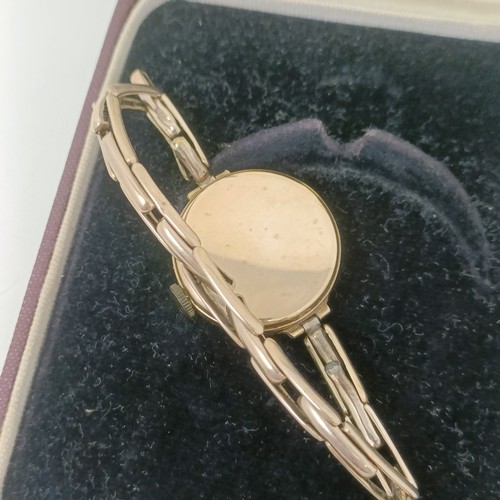 913 - A ladies 9ct gold wristwatch, on an expandable strap, in a vintage J W Benson box