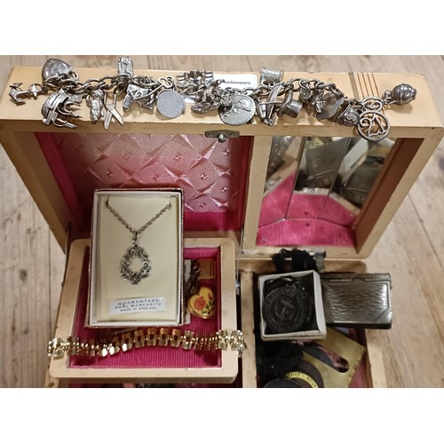 813 - Assorted costume jewellery (box)