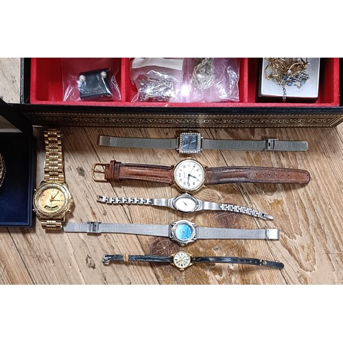 814 - Assorted costume jewellery (box)