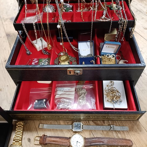 814 - Assorted costume jewellery (box)