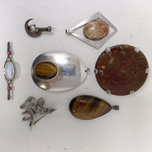 636 - A silver and tiger's eye pendant, and assorted other silver coloured metal jewellery