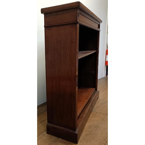 1202 - A mahogany open bookcase, 120 cm wide