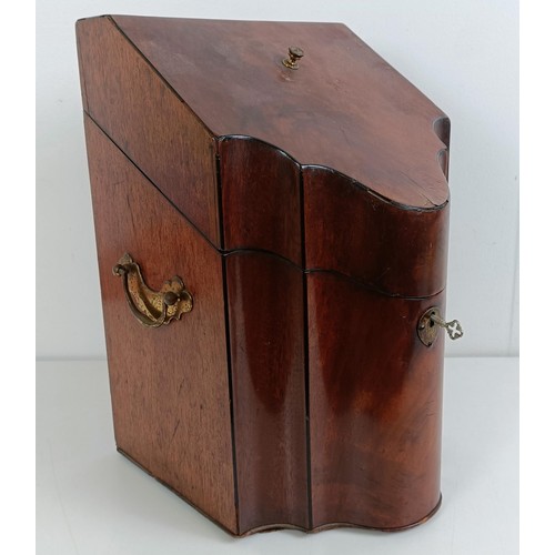 1020 - A mahogany serpentine knife box, lacking interior, 23 cm wide, and assorted metalware (qty)