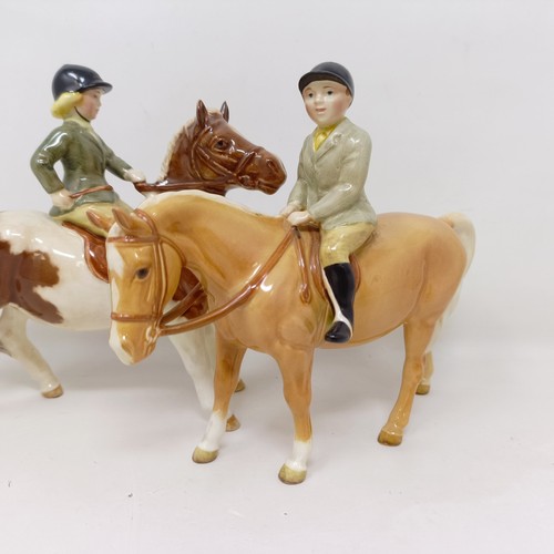 1002 - A Beswick Boy's Pony, palomino, 1500, and a Girl's Pony, skewbald, 1499, (chip to hoof), both g... 