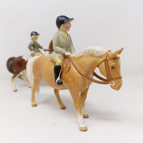 1002 - A Beswick Boy's Pony, palomino, 1500, and a Girl's Pony, skewbald, 1499, (chip to hoof), both g... 