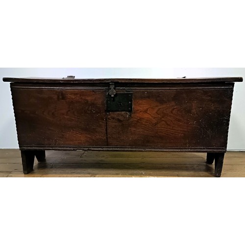 1246 - An oak coffer, of plank construction, 116 cm wide