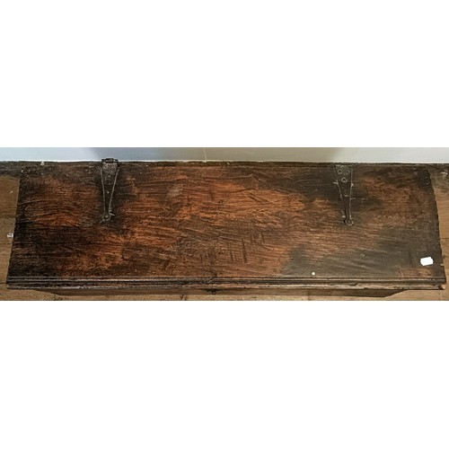 1246 - An oak coffer, of plank construction, 116 cm wide