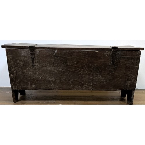 1246 - An oak coffer, of plank construction, 116 cm wide