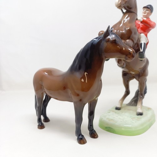 1013 - A Beswick Dartmoor Pony, 1642, and a Huntsman, brown, 868, 2nd version, both gloss (2)