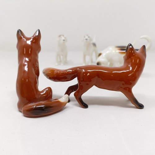 1014 - Four Beswick Foxhounds, 942 x 2, 943 and 2265, and two foxes, 1440 and 1748, all gloss (6)