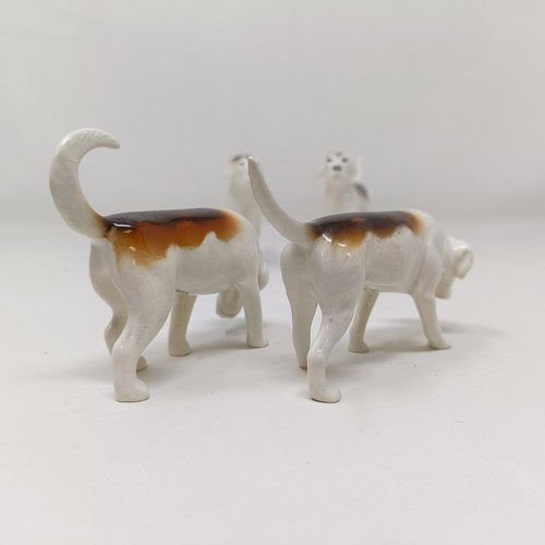 1014 - Four Beswick Foxhounds, 942 x 2, 943 and 2265, and two foxes, 1440 and 1748, all gloss (6)