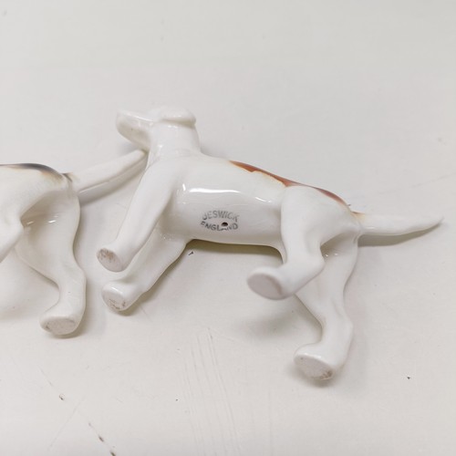 1014 - Four Beswick Foxhounds, 942 x 2, 943 and 2265, and two foxes, 1440 and 1748, all gloss (6)