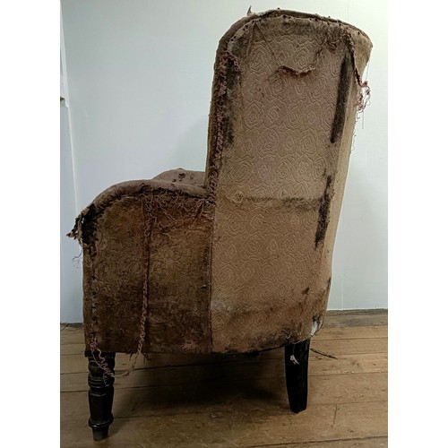 1255 - A late 19th/early 20th century tub chair, in need of extensive restoration