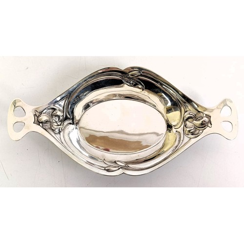 285 - An Edward VII Art Nouveau silver dish, London 1902, 4.7 ozt, 24 cm wide