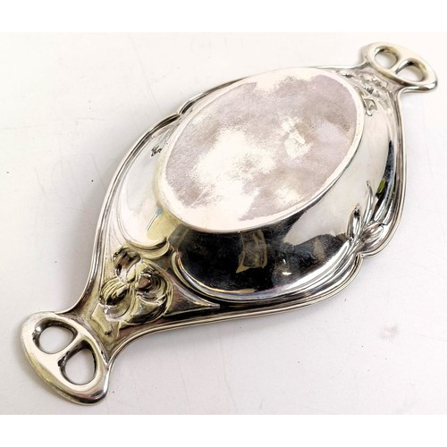 285 - An Edward VII Art Nouveau silver dish, London 1902, 4.7 ozt, 24 cm wide