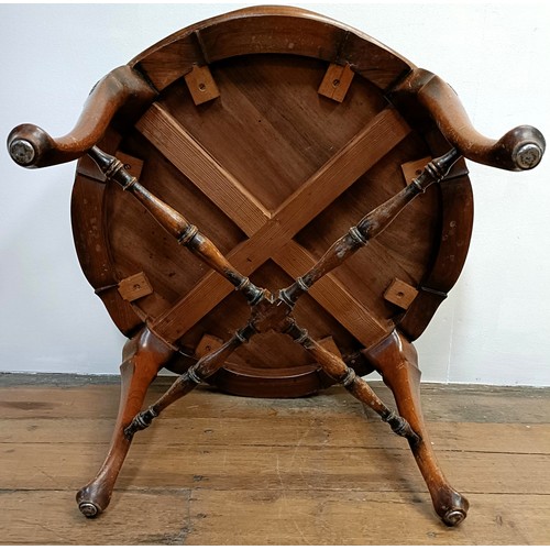 1280 - A 20th century walnut lily pad coffee table, on carved cabriole legs, 82 cm diameter