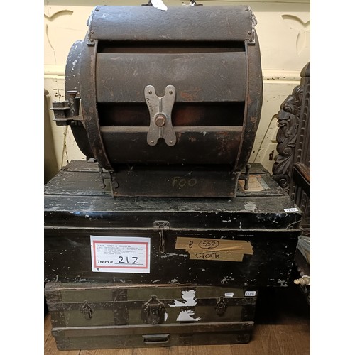 1210 - A vintage stage light, and two metal trunks (3)