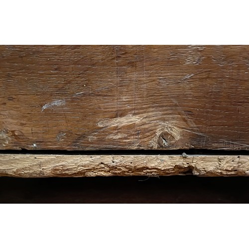 1305 - An oak coffer, 137 cm wide