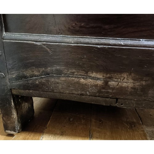 1305 - An oak coffer, 137 cm wide