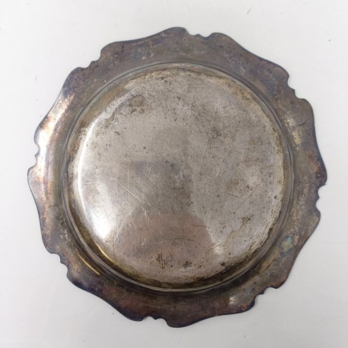 329 - An Edward VII silver tray, Sheffield 1908, 6.8 ozt, 17 cm diameter