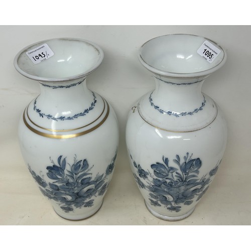 1095 - A pair of glass faux Delft vases, decorated flowers, 32 cm high (2)