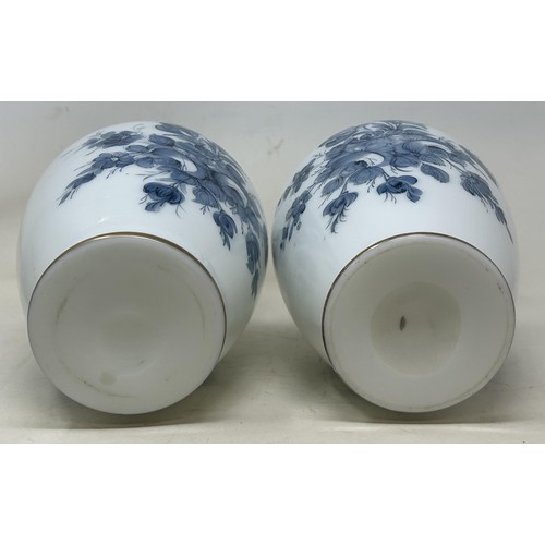 1095 - A pair of glass faux Delft vases, decorated flowers, 32 cm high (2)