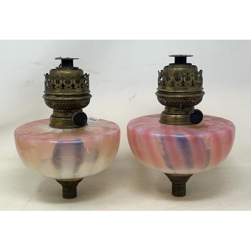 1099 - A pair of  glass oil lamp reservoirs, 17 cm diameter (2)