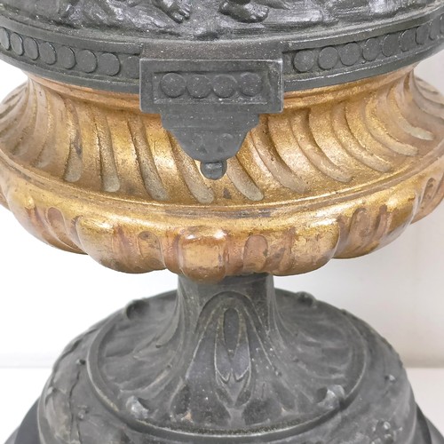 1080 - A pair of brass and bronze urns, with covers, with cherub finials on wooden bases, 40 cm high (2)