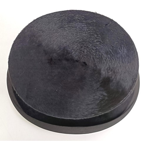 1086 - A gentleman's moleskin top hat by Christy's of London, in a fitted leather box