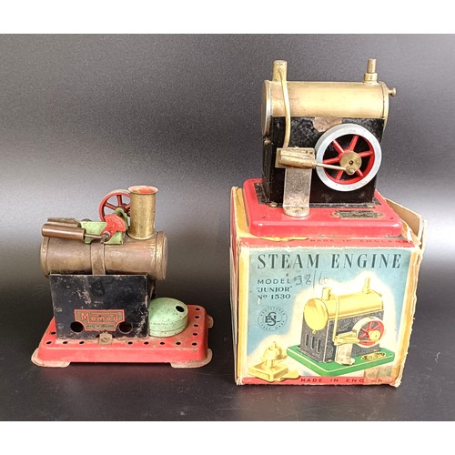 201 - An ESL model steam engine No 1530, and a steam engine part (2)