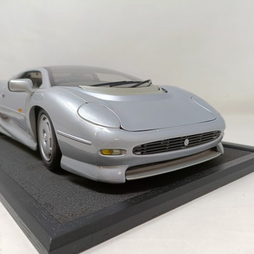 230 - A Maisto 1:12 model of a Jaguar XJ220, in a display case