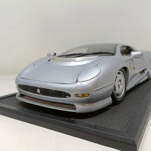 230 - A Maisto 1:12 model of a Jaguar XJ220, in a display case