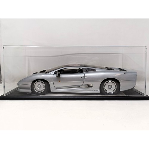 230 - A Maisto 1:12 model of a Jaguar XJ220, in a display case